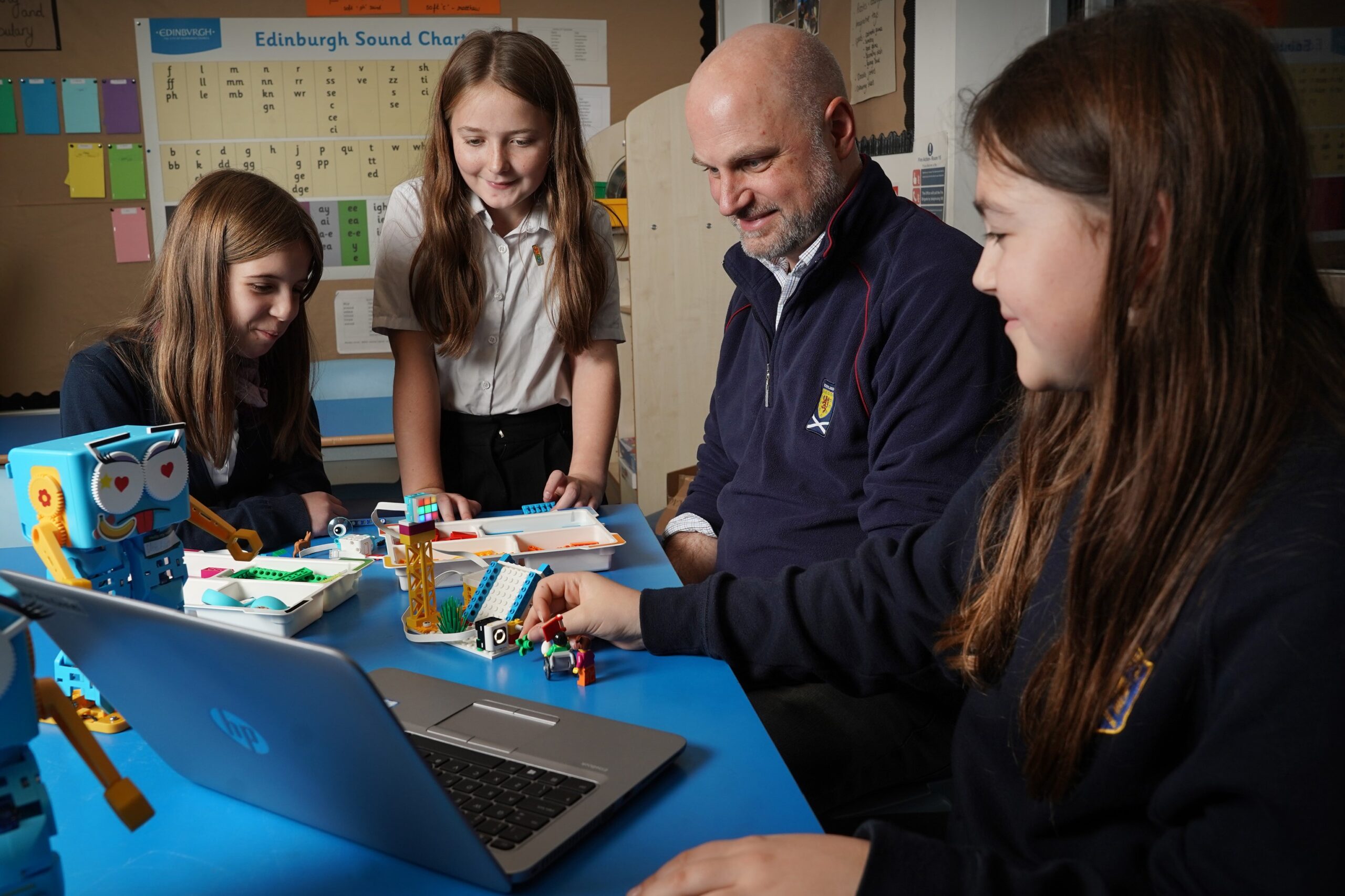 Kraig Brown working on a project with youngsters (Credit: Digital Xtra)